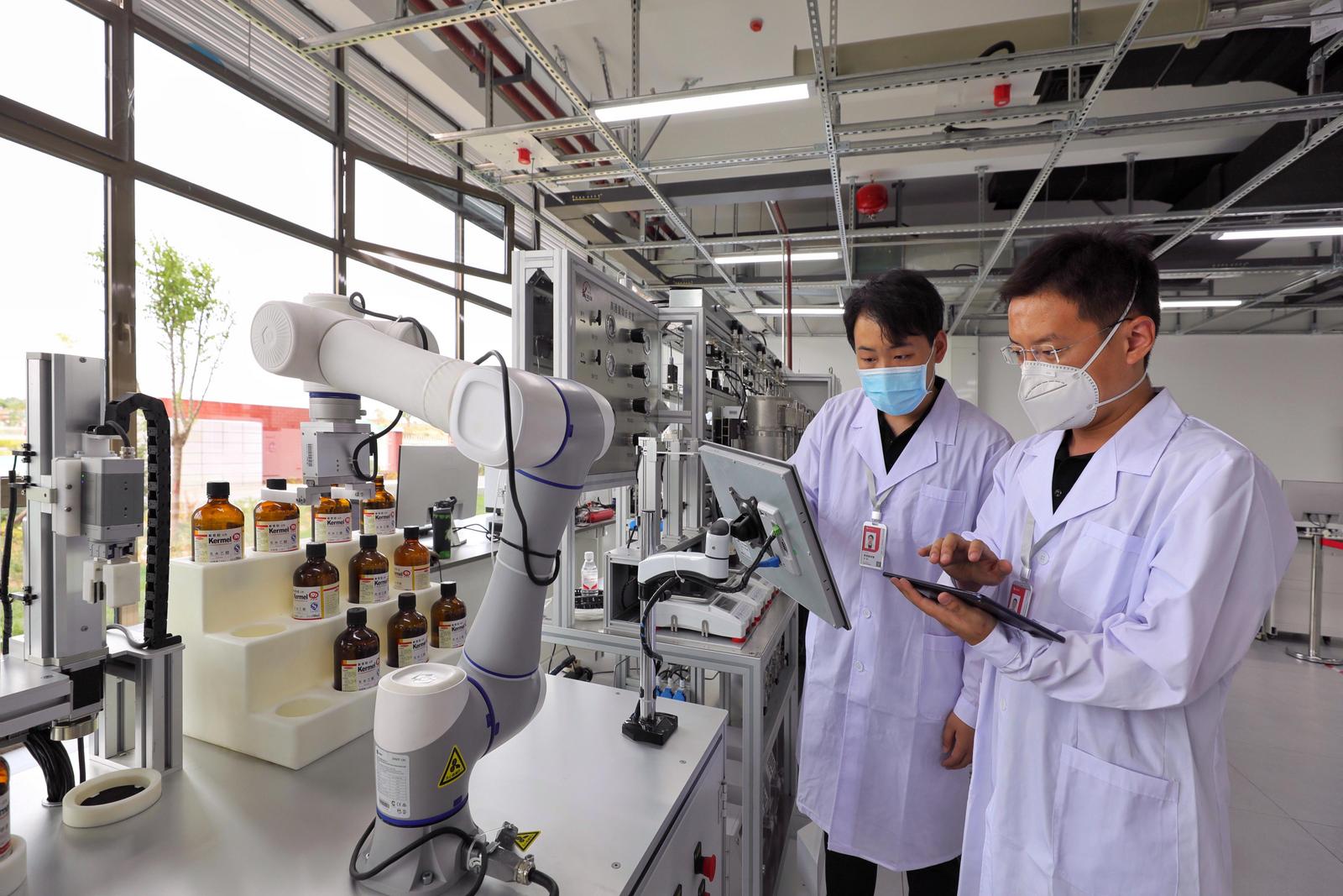 新興能源技術(shù)研發(fā) 挑戰(zhàn)與機(jī)遇并存的未來之路